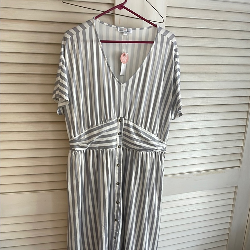 White and Gray V-Neck Dolman Sleeve Sundress